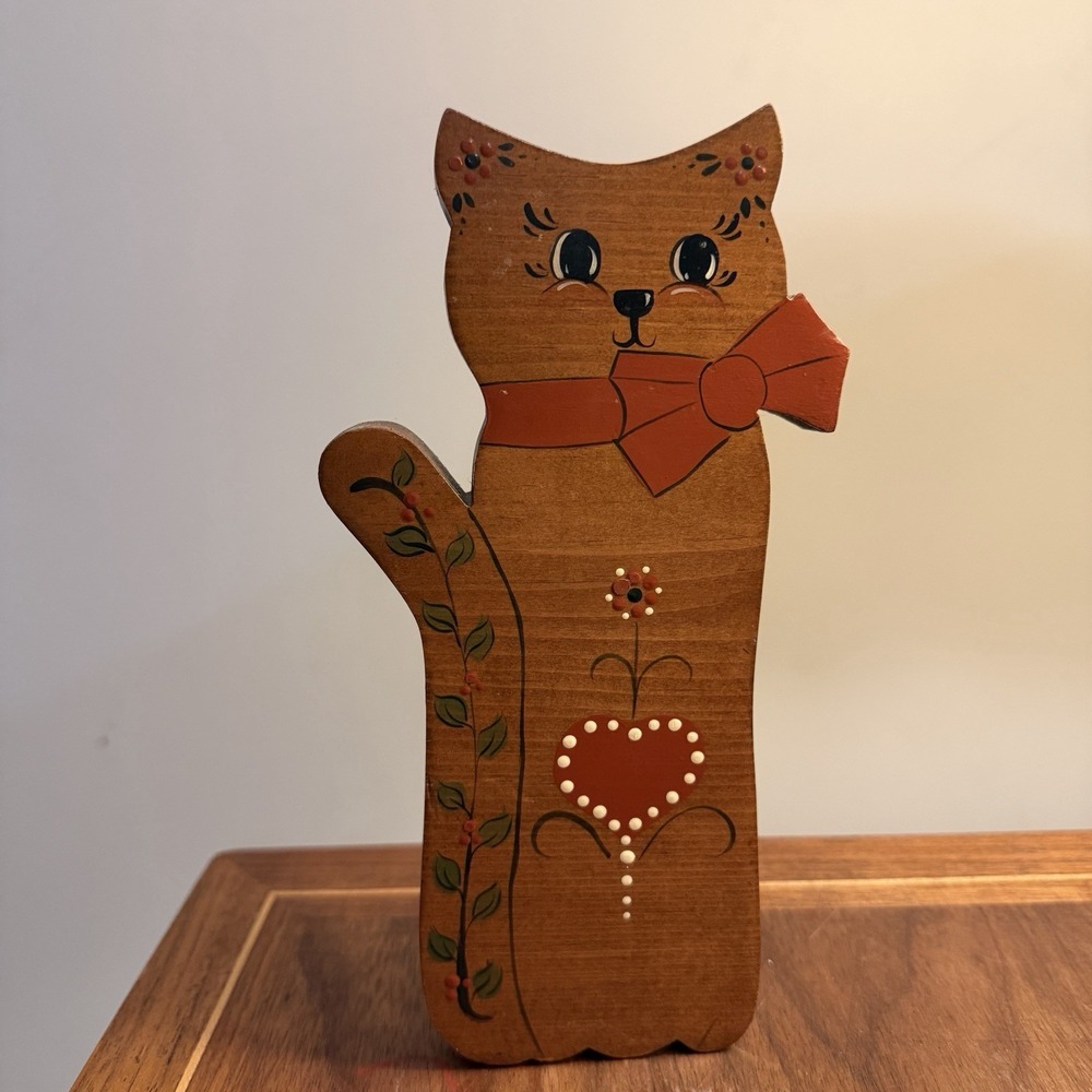 Vintage 1984 Signed Wood Cat Towel Holder | Cottagecore Folk Art Wall Decor 8"
